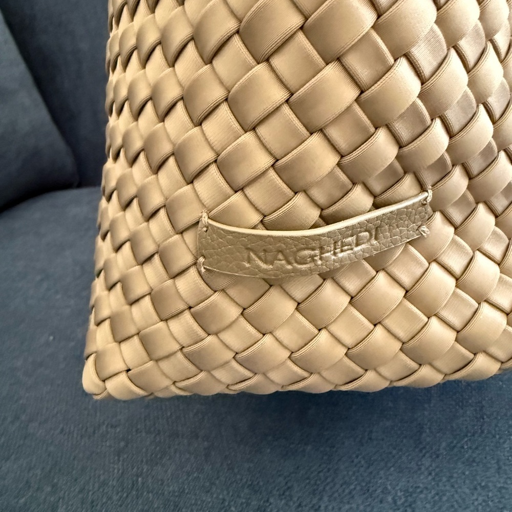 💥HP 💥 Jetsetter Tan Woven Large Woman’s Tote Bag - Picture 11 of 14